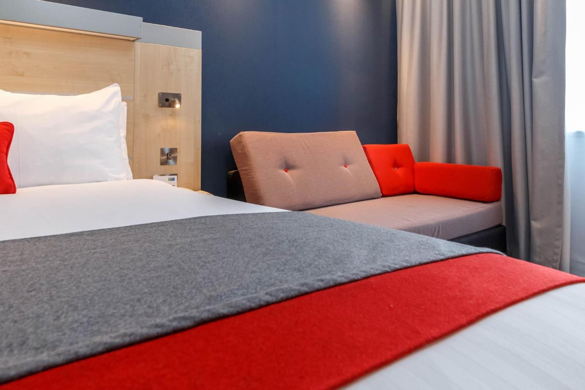 Holiday Inn Express Walsall M6, J10 By Ihg Exterior foto